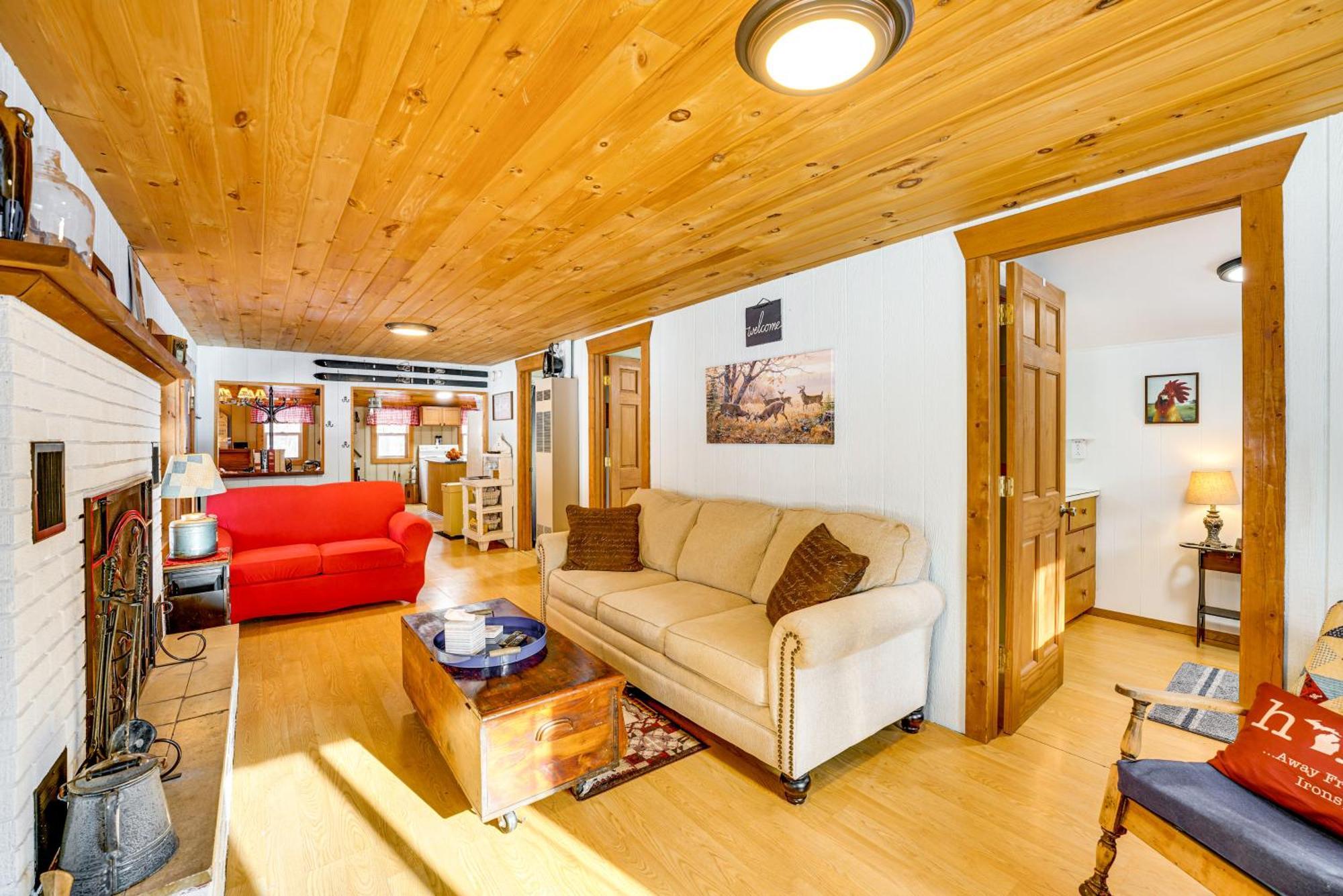 Pet-Friendly Irons Cottage About 4 Mi To Sand Lake! Ngoại thất bức ảnh